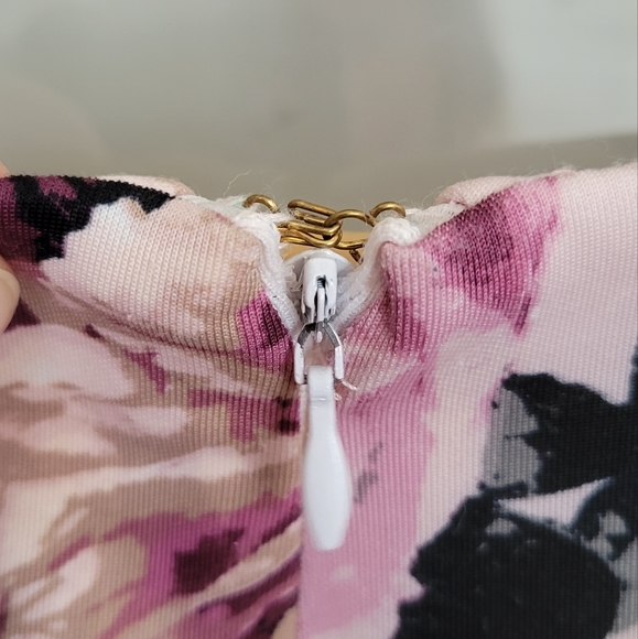 Le Chateau Pink Floral Sleeveless Midi Dress - Picture 6 of 7